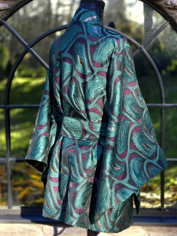 "roheline sulg" kimono d 4 lillakasroosal siidil