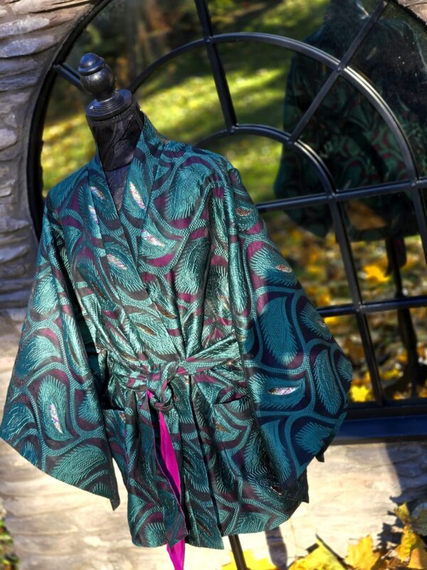 "roheline sulg" kimono d 4 lillakasroosal siidil