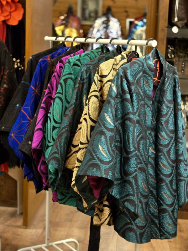 "roheline sulg" kimono d 4 lillakasroosal siidil