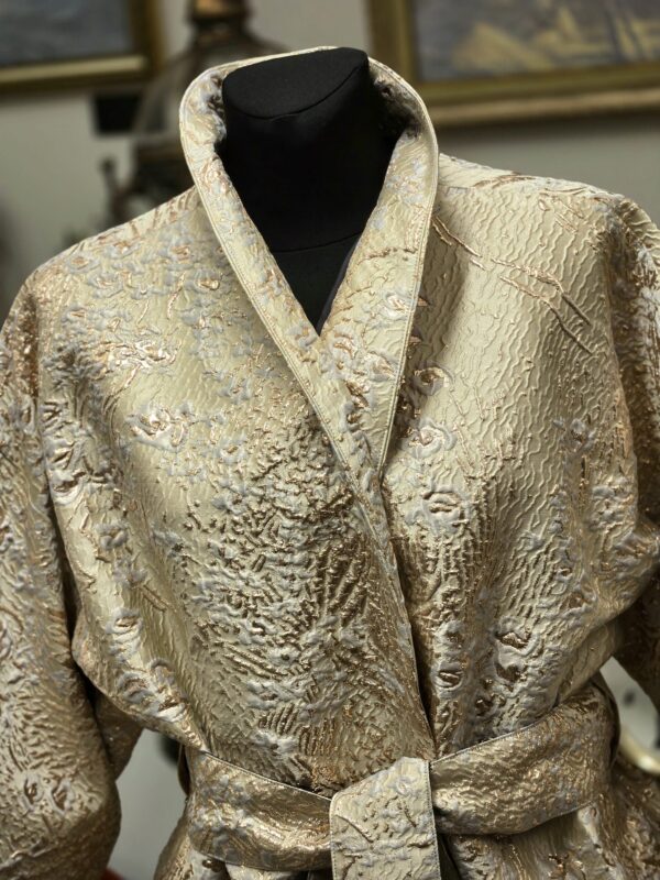 kimono d 9 jäljed lumel