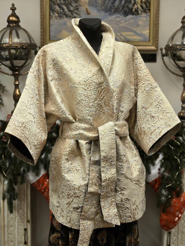 kimono d 9 jäljed lumel