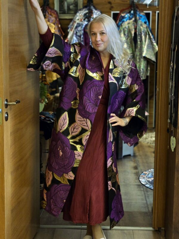 "lilla hall roos " kimono/mantel d 22/9 (jacguard)