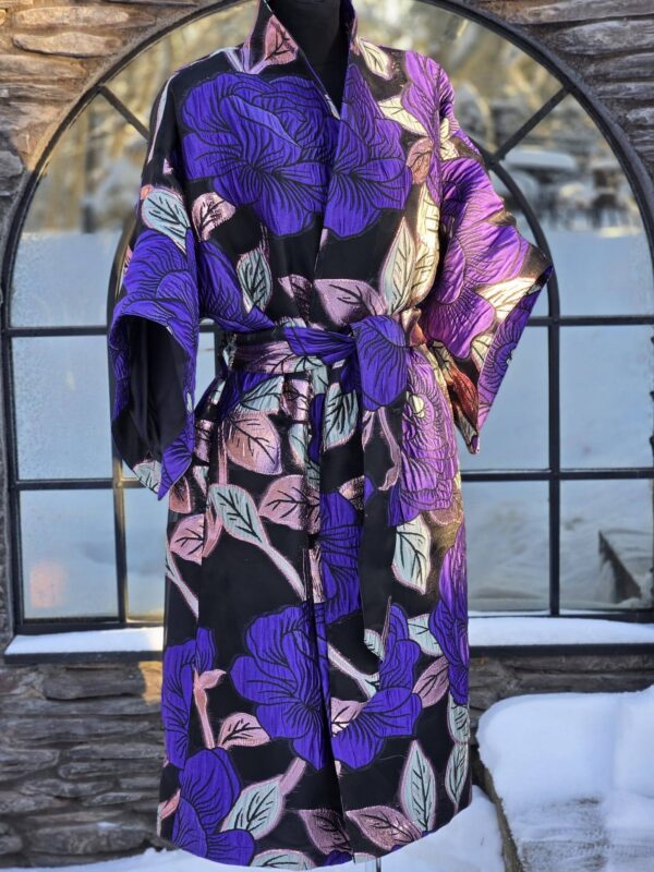 "lilla hall roos " kimono/mantel d 22/9 (jacguard)