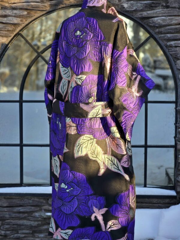 "lilla hall roos " kimono/mantel d 22/9 (jacguard)