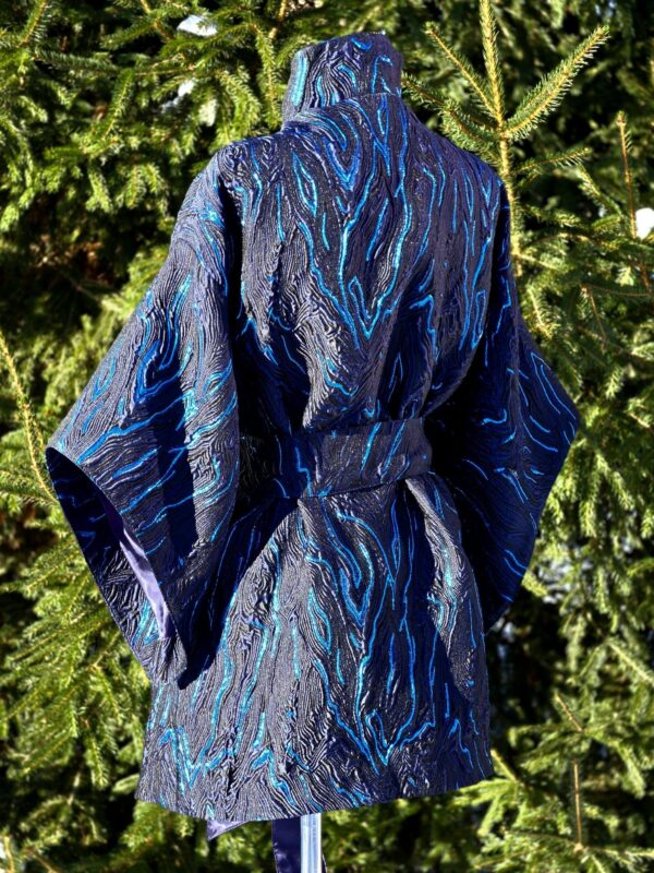 kimono d 14 "sähvatus" (pikem nurgaga käis)