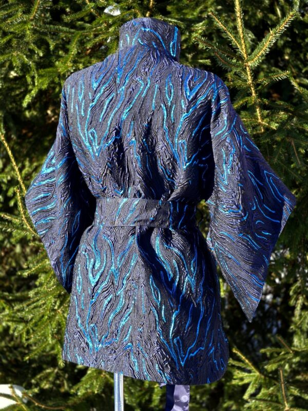 kimono d 14 "sähvatus" (pikem nurgaga käis)