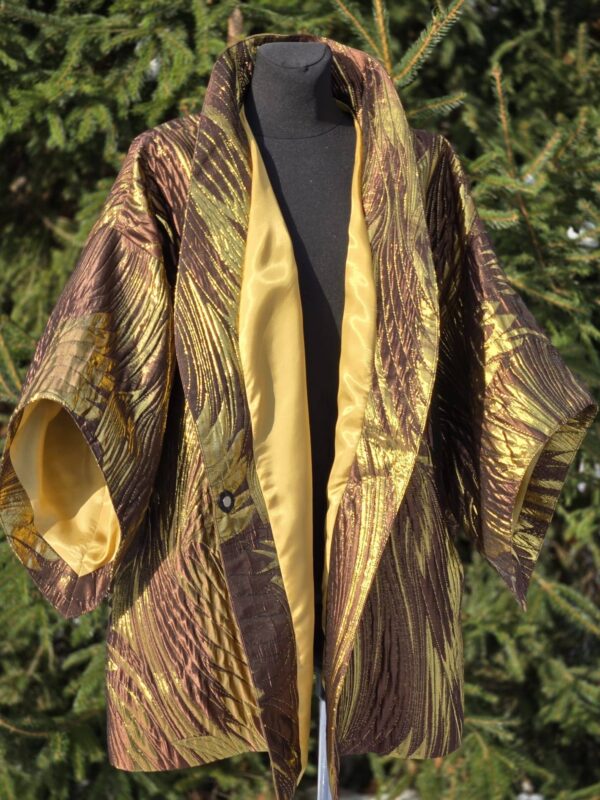 kimono d 14 "tiivad" pruunil (pikem nurgaga käis)