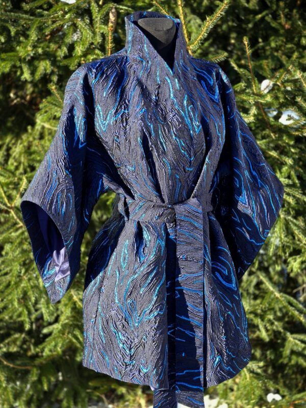 kimono d 14 "sähvatus" (pikem nurgaga käis)