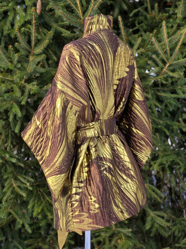 kimono d 14 "tiivad" pruunil (pikem nurgaga käis)