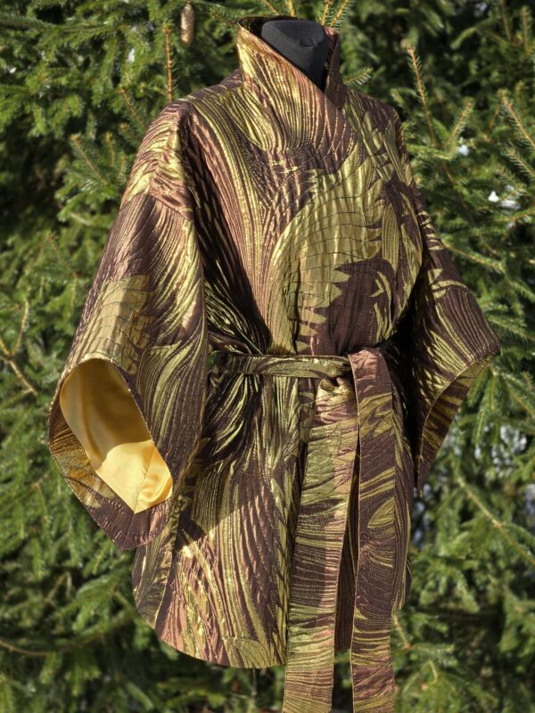 kimono d 14 "tiivad" pruunil (pikem nurgaga käis)